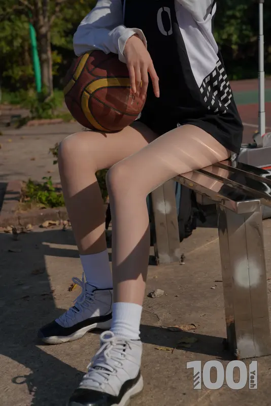 [IESS异思趣向] 一千零一夜 105 草莓《陪女朋友打篮球1》 - IESS